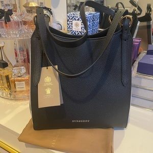 Burberry Tote black whit tags 🏷